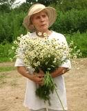 Александра Николаевна Черненко видит красоту во всём, даже в простых ромашках, растущих вдоль дорог