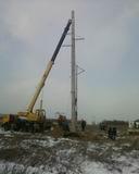 Идёт установка 22-метровой железобетонной опоры на Новокачалинском мастерском участке