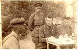 Этот снимок сделан в июле 1942 года на Пулковских высотах, когда Семена Демидовича принимали в партию. Партбилет ему вручает секретарь партбюро 125-го артполка Колмаков