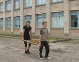 Астраханские школьники летом благоустраивают территорию своей школы