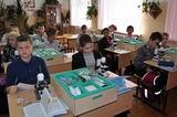 Мини-лаборатория с современными микроскопами – постоянный спутник уроков биологии в Камень-Рыболовской школе №3