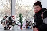 Даниил Казанцев не просто ожидает праздник, а сам создаёт яркие новогодние аксессуары