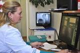 Заведующая рентгенотделением Ханкайской ЦРБ Лилиана Падьянова тщательно изучает снимки лёгких, ведь от внимательности врача зависит жизнь пациента