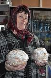 Станислава Иосифовна Кордон, жительница Астраханки, купила пасхальные куличи для праздничного стола, за которым завтра соберутся её дети и внуки