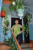 Жительница одного из самых «зелёных» подъездов Камень-Рыболова Надежда Анатольевна Редькина уверена, что такую красоту можно устроить в любом месте – было бы желание