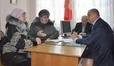 Представители Ильинки обратились к депутату с просьбой помочь с установкой в селе хоккейной коробки для ребят