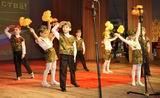 Танцевальный коллектив детского сада №9 с. Камень-Рыболов исполнил красочный музыкальный номер «А закаты алые, алые...»