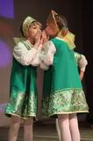 Русские народные танцы в исполнении воспитанниц объединений «Карамелька» и «Конфетти» наполнены национальным колоритом