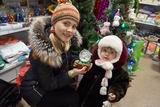 Светлана Клыбина и её дочь Даша из Новокачалинска решили заранее подготовиться к Новому году