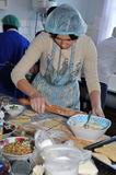 Студентка Ольга Шульц удивила комиссию слоёным салатом и творожными сочнями