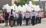 Ханкайские школьники запустили в небо белые шары – как символ памяти и скорби по погибшим в военные годы