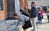 В знак уважения к памяти павших солдат ханкайцы возложили на плиты мемориала свежие цветы
