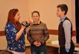 Руководитель медиацентра Владивостокского президентского кадетского училища Мария Чевычелова (крайняя слева) рассказала детям, как правильно брать интервью