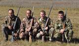 Любители охоты из Камень-Рыболова сделали командное фото на память об участии в соревнованиях