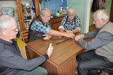 Сергей Уймин, Юрий Передерьев, Степан Мельник и Владимир Хлевной (слева направо) с азартом сыграли в домино