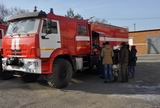 Новую пожарную машину в ходе экскурсии с любопытством осмотрели воспитанники Первомайского социально-реабилитационного центра