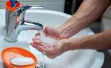 Мытьё рук с мылом – один из способов профилактики паразитарных заболеваний