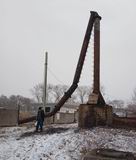 Из-за шквалистого ветра на котельной в Астраханке обрушилась дымоходная труба
