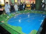Участники ханкайской делегации с интересом рассматривали панорамный макет озера Ханка