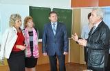 Директор А.Ф. Каменёк (справа) рассказал членам краевой комиссии о реализации программы модернизации образования в Астраханской школе