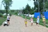 Пархоменские ребята надеются, что вскоре в селе появится детская площадка