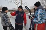 Владимир Коломеец создал детскую хоккейную команду и, не жалея сил и времени, тренирует сельских ребят