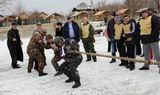Традиционная русская забава – перетягивание каната – выявила самых сильных мужчин района