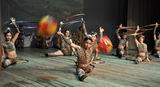 Тигрята и леопарды из Владивостока устроили на сцене настоящее цирковое представление