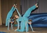 «Синее море – играющие дельфины» – так назывался номер детской образцовой цирковой студии «Сказка» из Владивостокского ГО