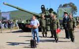 Глава Ханкайского района Владимир Мищенко поздравил танкистов, которые сегодня в строю, и поблагодарил ветеранов танковых войск за честь, доблесть и верную службу Отечеству
