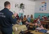 В ходе урока дети смогли познакомиться с настоящей боевой одеждой пожарных