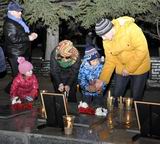 Вечером у братской могилы погибших даманцев ханкайцы зажгли свечи памяти