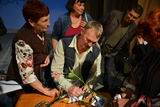 После встречи с Анатолием Журавлёвым многие ханкайцы захотели получить его автограф