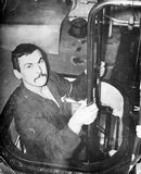 Александр Казацкий в момент спуска в отсек подводной лодки