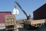 В «ПримАгро» завезли несколько тонн минеральных удобрений для посева пшеницы