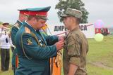 Исполняющий обязанности командира бригады полковник Андрей Юдаков лично вручил военнослужащим памятные медали