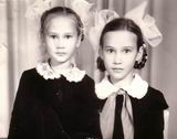 Тамара (слева) с сестрой Ниной. 1980 год