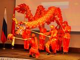В завершение торжественного приёма гостям показали традиционный китайский танец с драконом