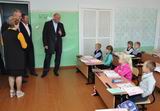 Заглянув на один из уроков в Мельгуновской школе, Сергей Сопчук пообщался с ребятами и пожелал им успехов в учёбе