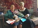 В день своего юбилея Александра Алексеевна Рязанова (слева)приняла поздравления от председателя совета ветеранов Ханкайского района Ольги Быковой