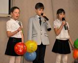 В конкурсе «Когда я стану взрослым» Степан Лоскутов со своей группой поддержки исполнил песню
