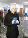 18-летняя Яна Яблонская из Камень-Рыболова участвовала в выборах впервые. Ей, как и другим избирателям-новичкам, был вручен памятный подарок – обложка на паспорт