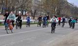 Велосипедисты проехали по центральным улицам Камень-Рыболова и Астраханки