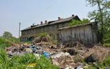 В Камень-Рыболове из-за нежелания людей платить за вывоз мусора стихийная свалка образовалась у одного из бараков по улице Вокзальной