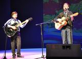 Минкаил Усманов и Родион Марин, аккомпанируя себе на гитарах, исполнили песню «Кукушка»