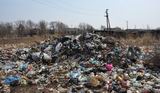 Огромная свалка бытового мусора расположилась неподалёку от центра Мельгуновки