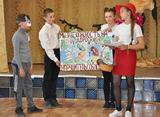 Астраханские участники представили свой плакат, инсценировав сказку про Красную Шапочку