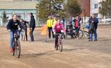 На гоночном этапе от участников требовалось обойти соперников на велотрассе