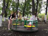 В Новониколаевке детская площадка установлена в парке