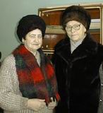 Нина Степановна Хоменко и Нина Владимировна Аникеева – первые почётные граждане Ханкайского района. Фото 2000 года